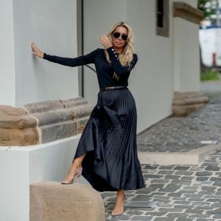 FRACOMINA 🤎🤎🤎 Nádherný strih šiat s opaskom S