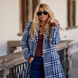 🌟 Štýlový karovaný kabát – teraz v zľave -50% M 🌟 Objavte eleganciu s týmto modrým karovaným kabátom, ktorý kombinuje...